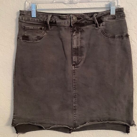 Abercrombie & Fitch Grey Denim Skirt Raw Hem. Size 30 - Picture 1 of 8
